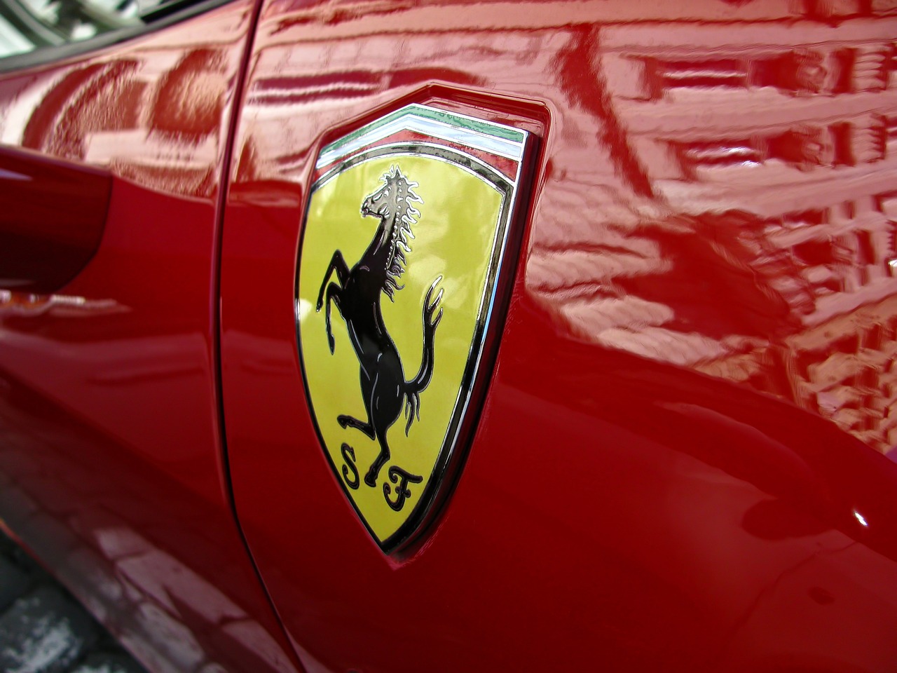 ferrari-295009_1280.jpg